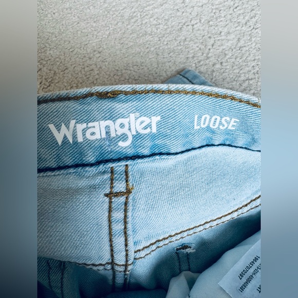 Wrangler adjustable waist Loose Fit Jean, light wash blue Sizes 14 Regular - Picture 9 of 12
